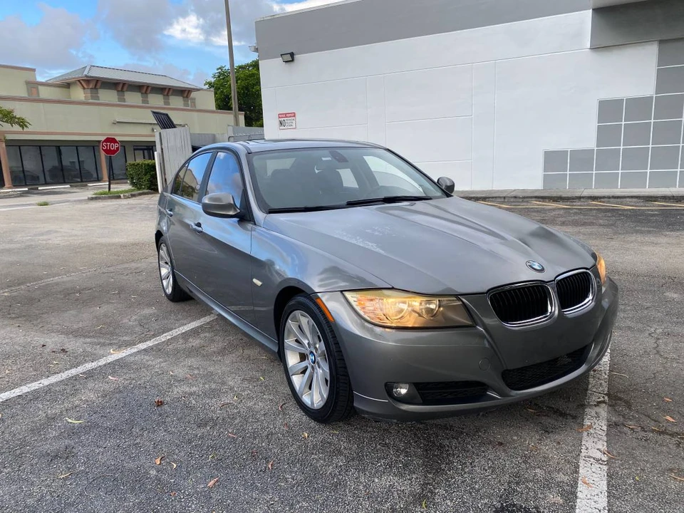 2011 BMW E90 3 Series Sedan - Image 7 of 12