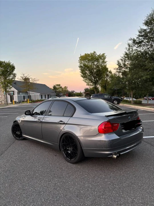 2011 BMW E90 3 Series Sedan - Image 5 of 11