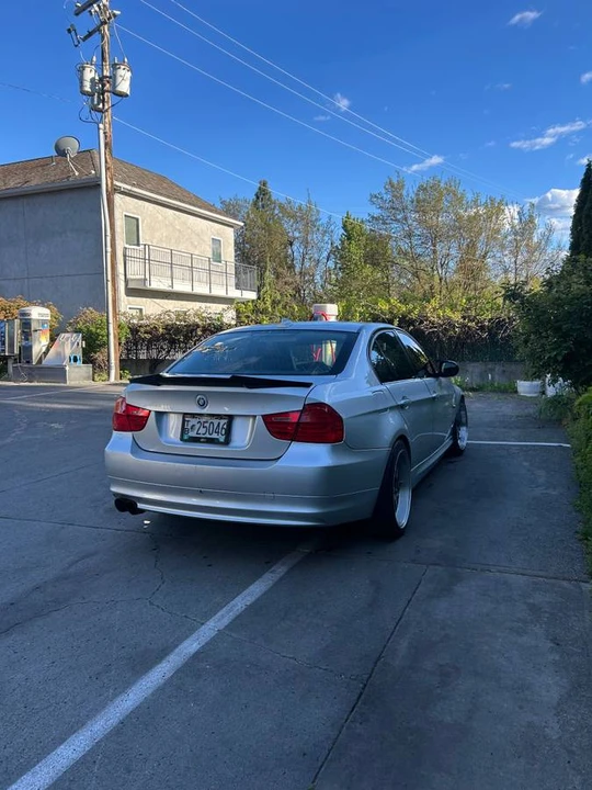 2011 BMW E90 3 Series Sedan - Image 4 of 9