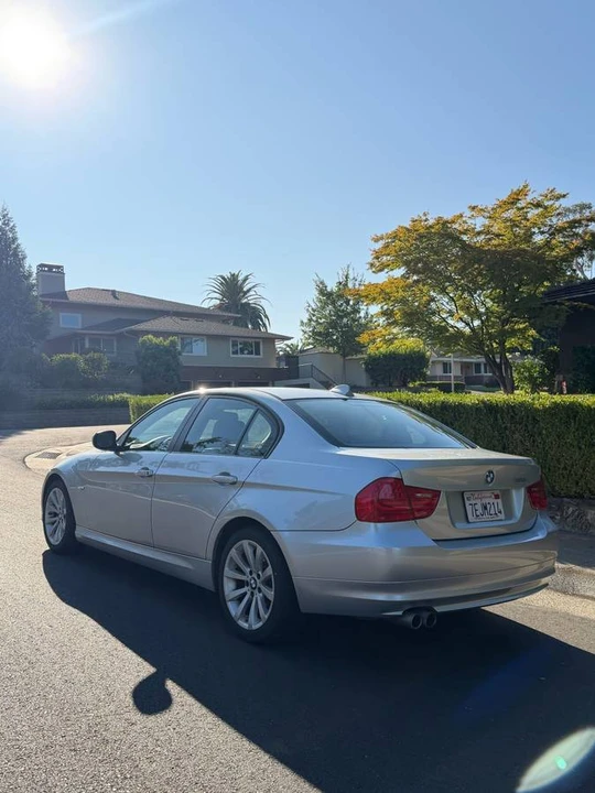 2011 BMW E90 3 Series Sedan - Image 7 of 16