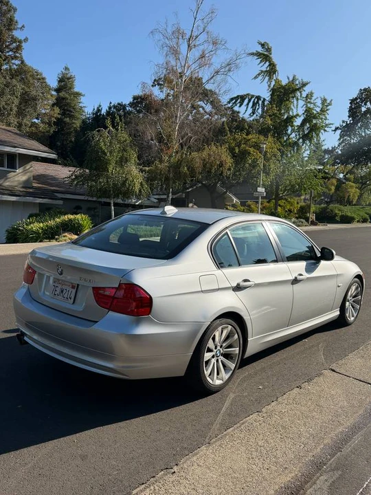 2011 BMW E90 3 Series Sedan - Image 5 of 16