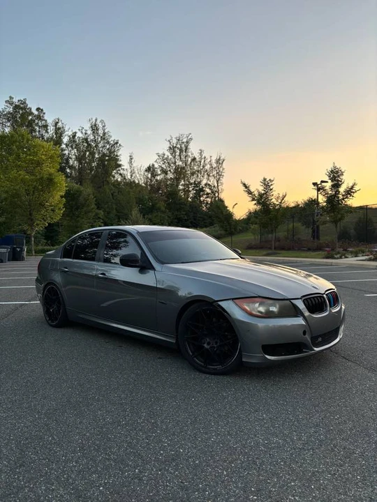 2011 BMW E90 3 Series Sedan - Image 2 of 11