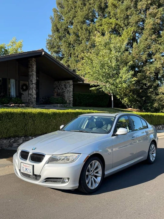 2011 BMW E90 3 Series Sedan - Image 2 of 16