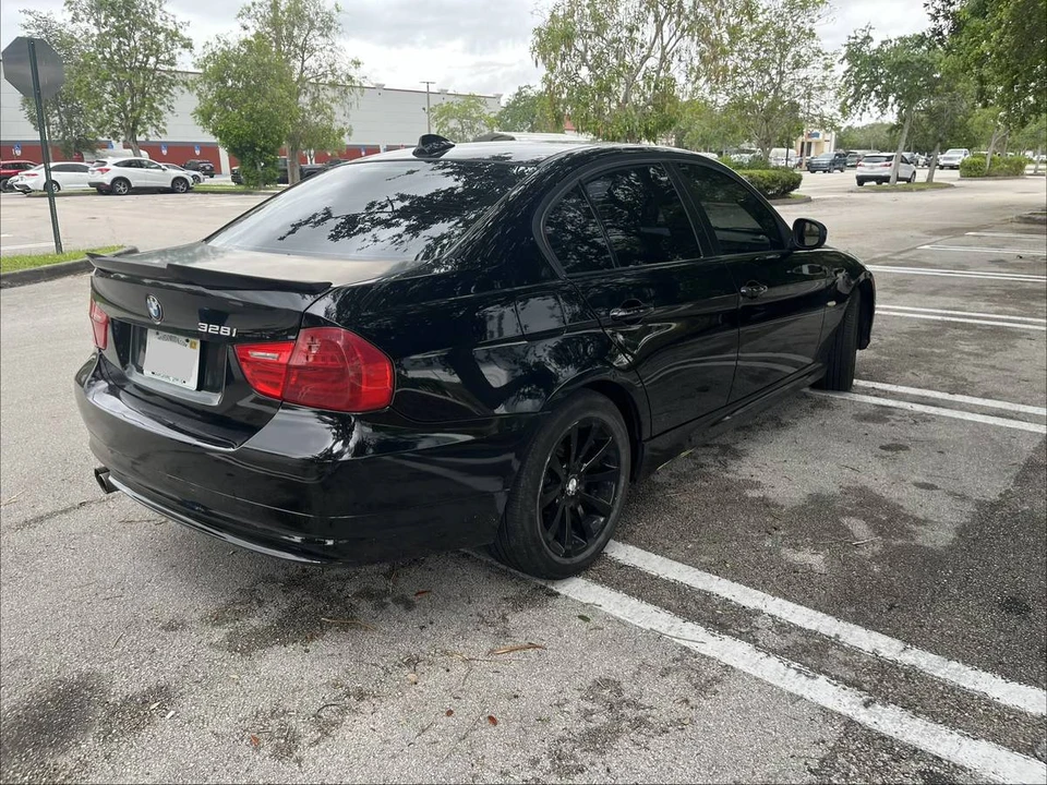 2011 BMW E90 3 Series Sedan - Image 2 of 4