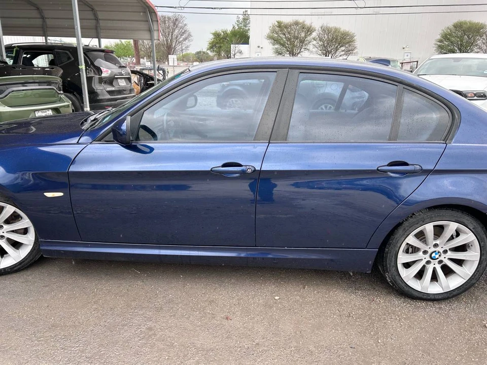 2011 BMW E90 3 Series Sedan - Image 7 of 13