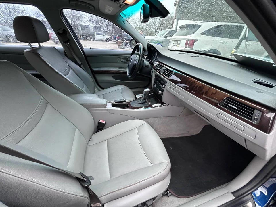 2011 BMW E90 3 Series Sedan - Image 12 of 13