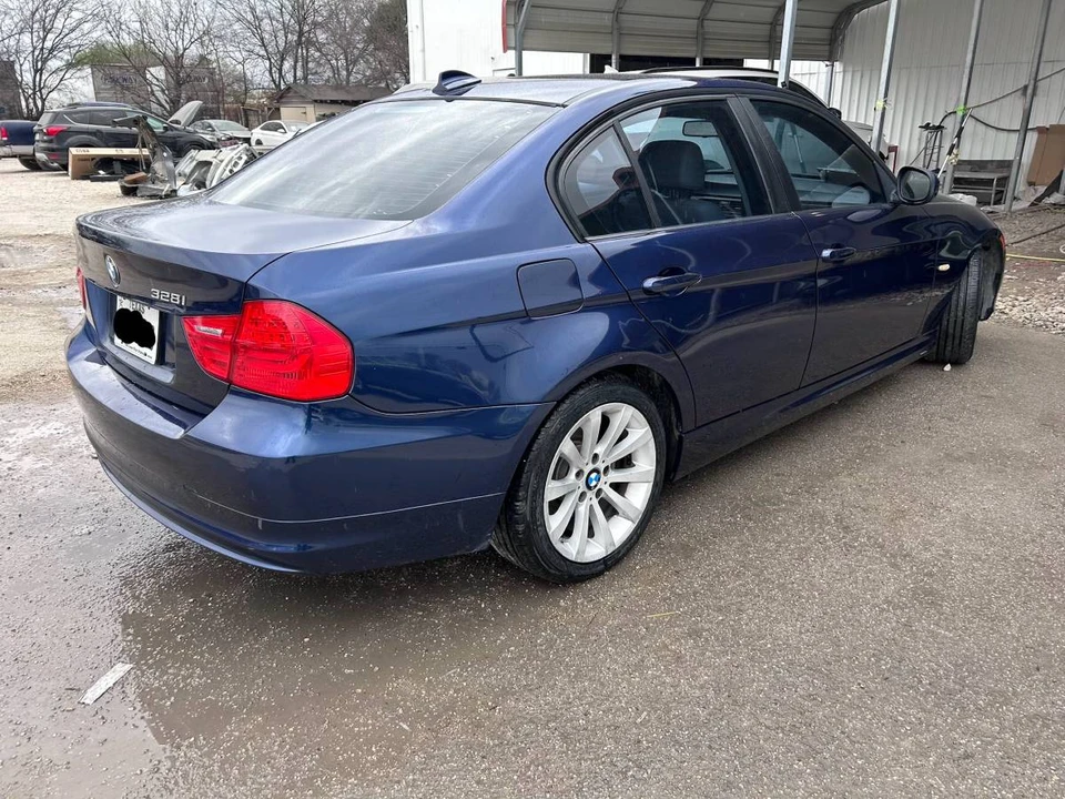 2011 BMW E90 3 Series Sedan - Image 4 of 13