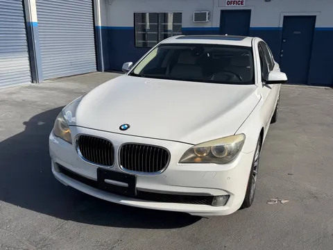 2011 BMW 750i Sedan