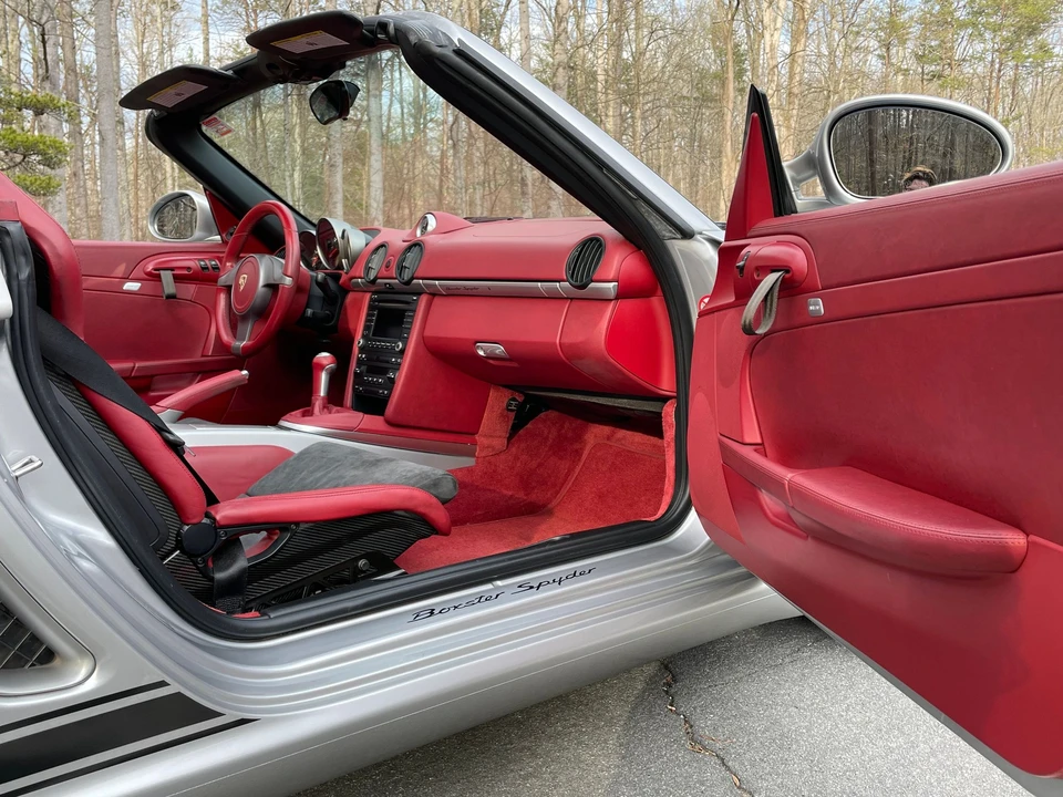 2021 Porsche Macan - Image 9 of 12