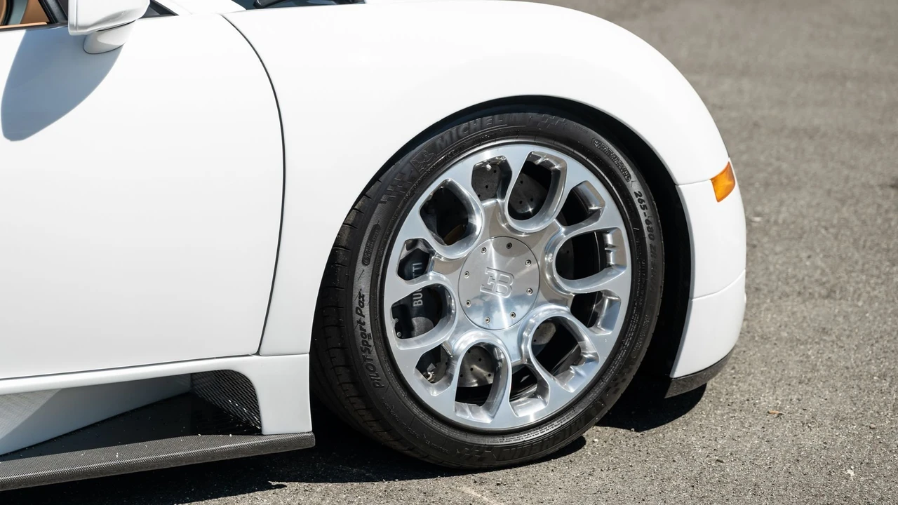2011 Bugatti Veyron Grand Sport - Image 22 of 31