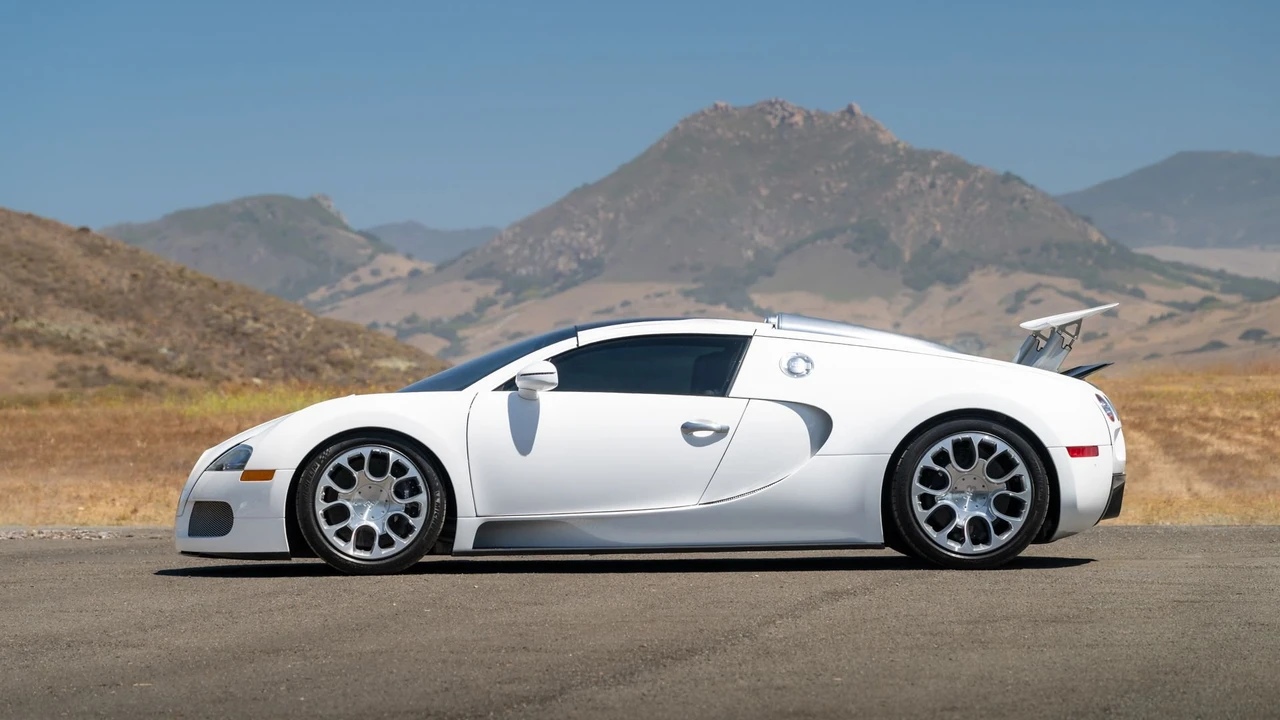 2011 Bugatti Veyron Grand Sport - Image 11 of 31