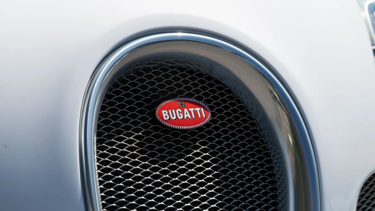 2011 Bugatti Veyron Grand Sport - Image 10 of 31