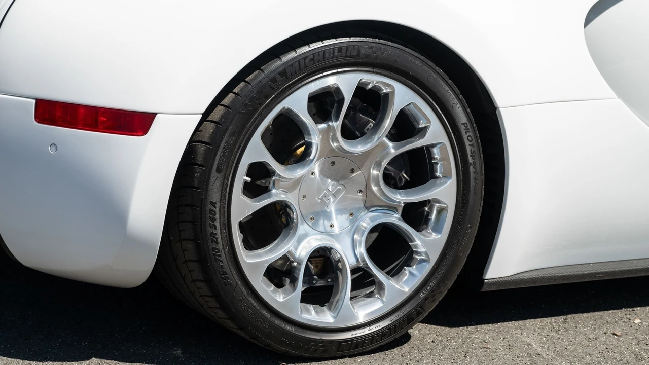 2011 Bugatti Veyron Grand Sport - Image 31 of 31