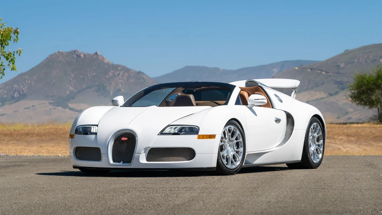 2011 Bugatti Veyron Grand Sport - Image 14 of 31