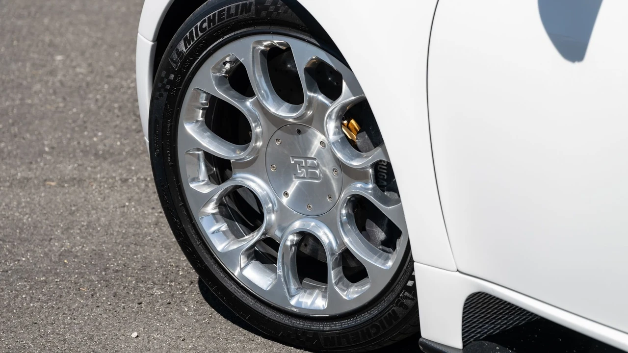 2011 Bugatti Veyron Grand Sport - Image 8 of 31