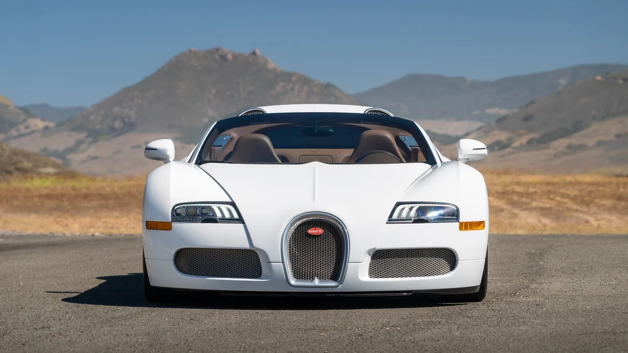2011 Bugatti Veyron Grand Sport - Image 3 of 31