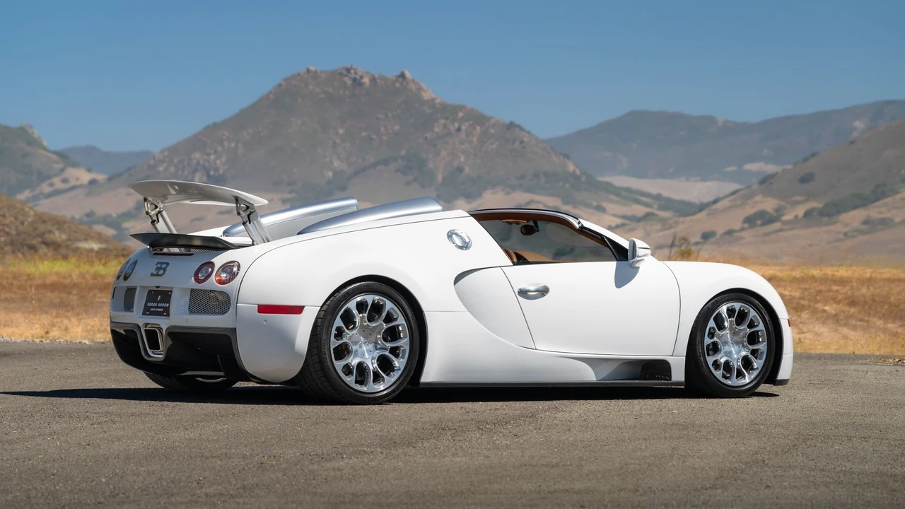 2011 Bugatti Veyron Grand Sport - Image 4 of 31