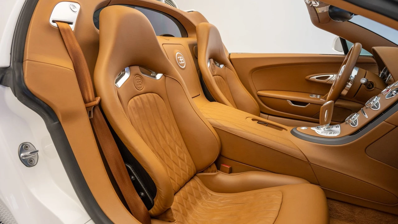 2011 Bugatti Veyron Grand Sport - Image 7 of 31