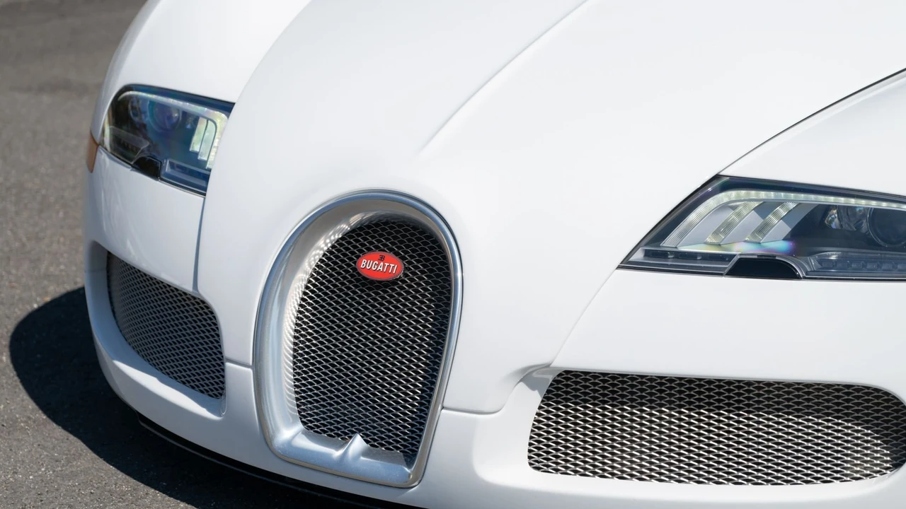 2011 Bugatti Veyron Grand Sport - Image 25 of 31