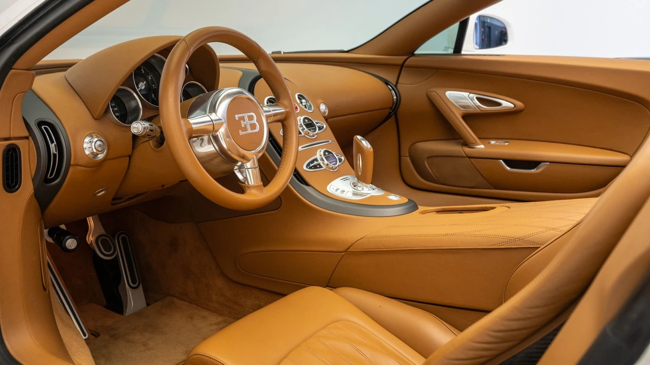 2011 Bugatti Veyron Grand Sport - Image 6 of 31