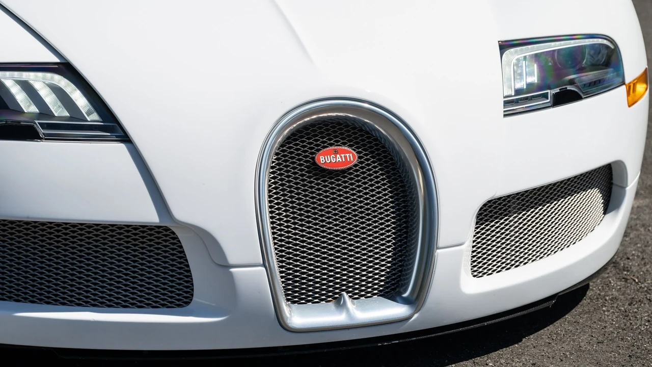2011 Bugatti Veyron Grand Sport - Image 18 of 31