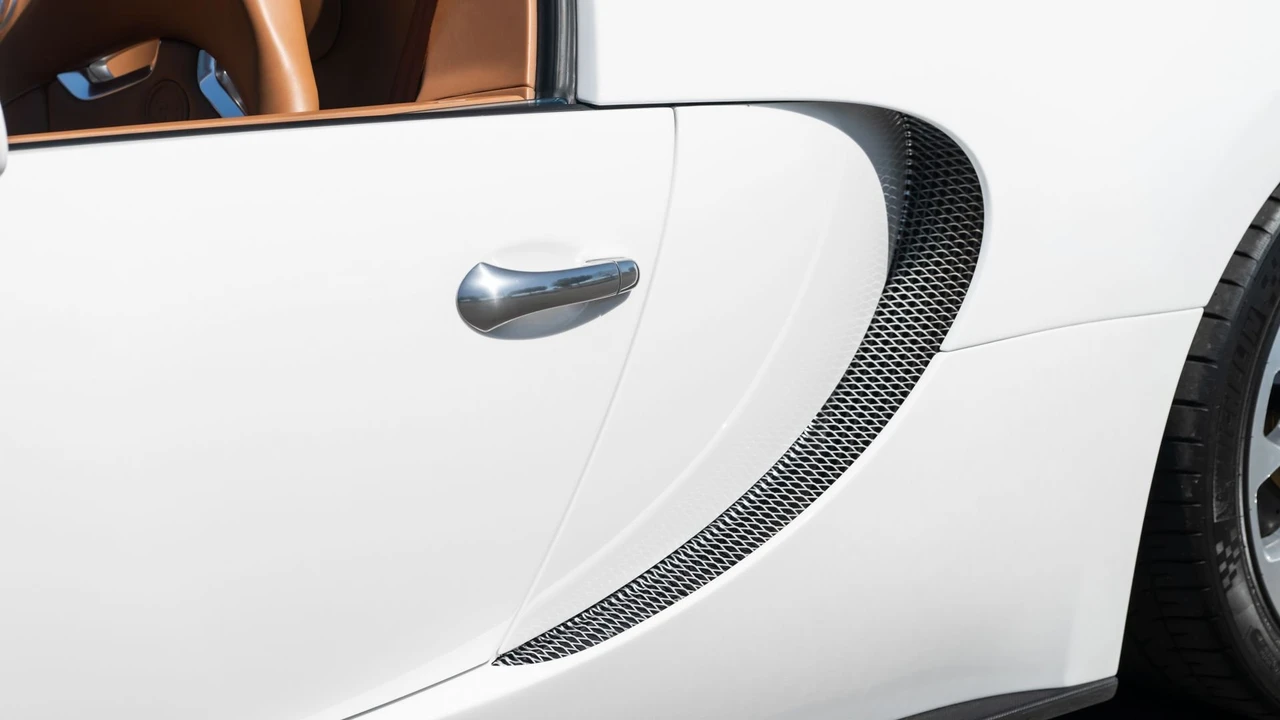 2011 Bugatti Veyron Grand Sport - Image 15 of 31