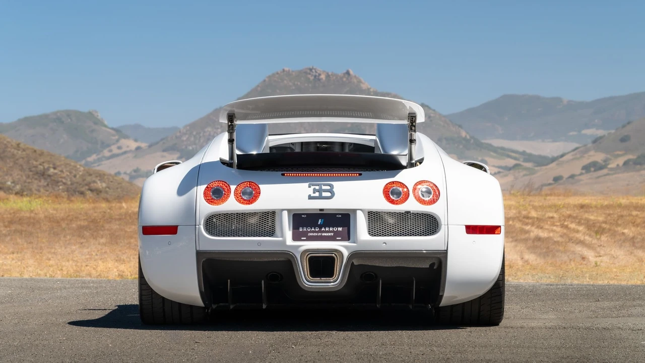 2011 Bugatti Veyron Grand Sport - Image 5 of 31