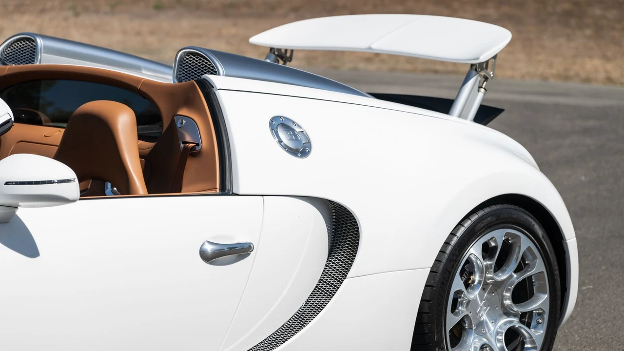 2011 Bugatti Veyron Grand Sport - Image 20 of 31