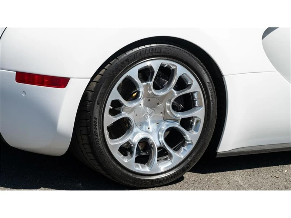 2011 Bugatti Veyron - Image 26 of 31