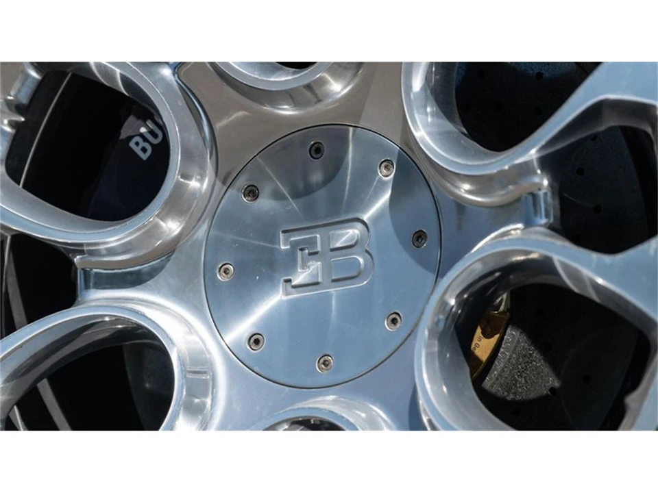 2011 Bugatti Veyron - Image 22 of 31