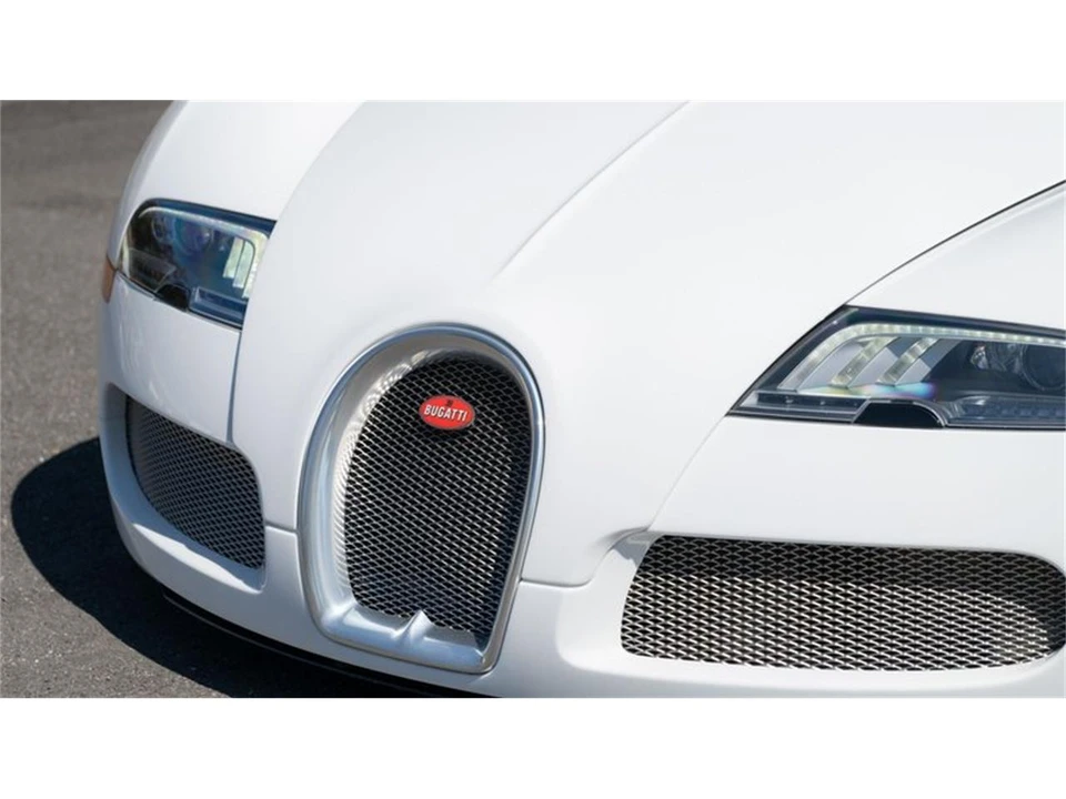 2011 Bugatti Veyron - Image 27 of 31