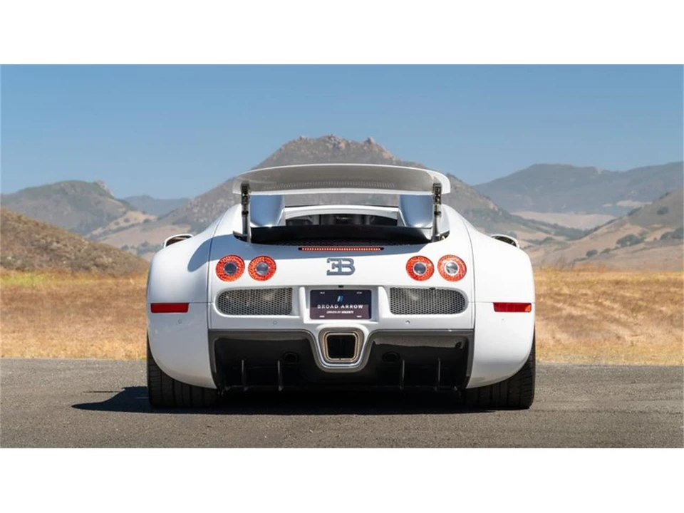 2011 Bugatti Veyron - Image 7 of 31