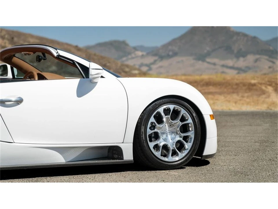 2011 Bugatti Veyron - Image 23 of 31