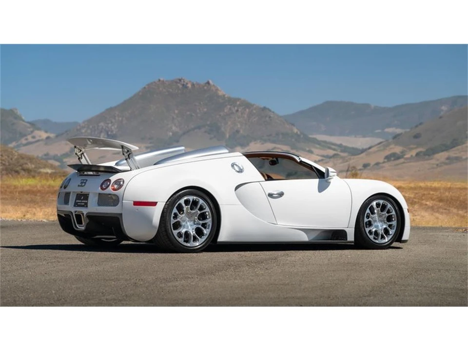 2011 Bugatti Veyron - Image 3 of 31