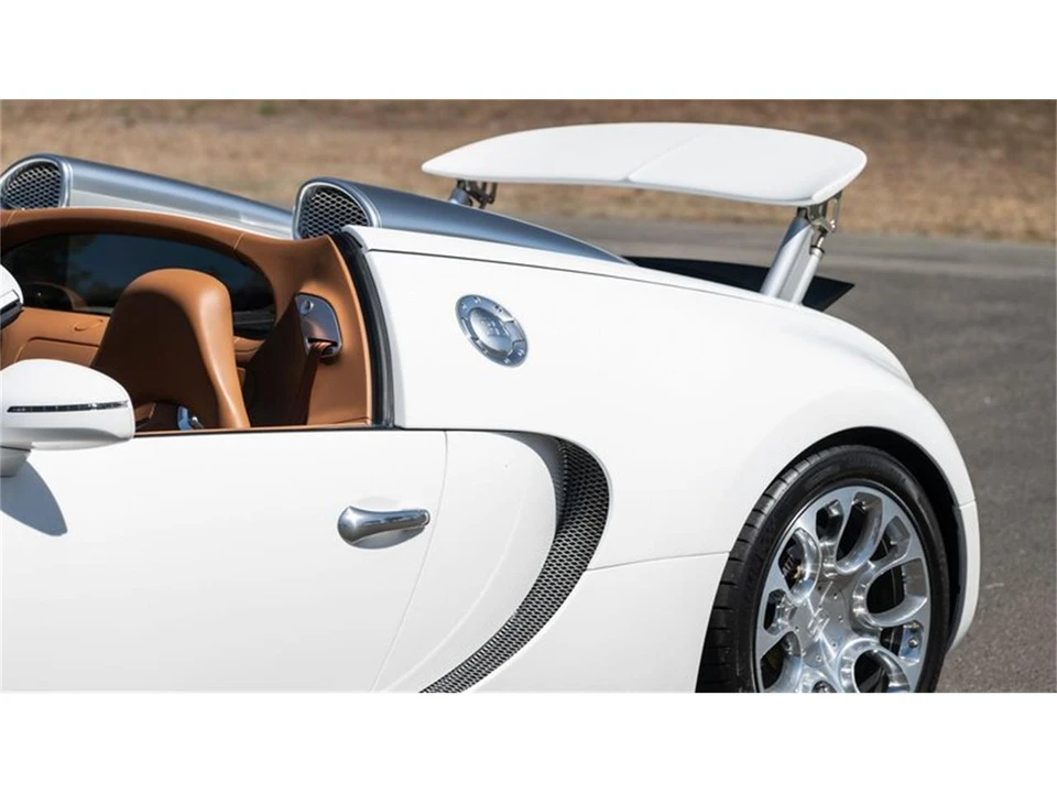 2011 Bugatti Veyron - Image 18 of 31