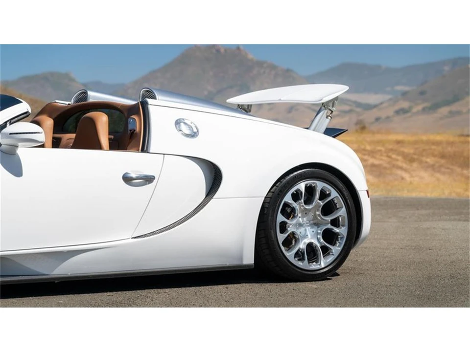 2011 Bugatti Veyron - Image 29 of 31