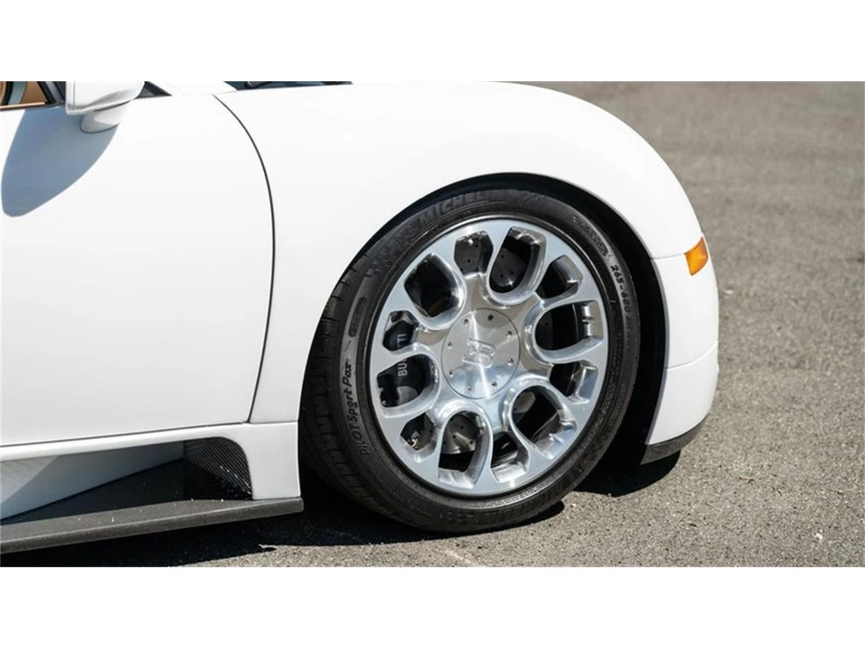 2011 Bugatti Veyron - Image 24 of 31