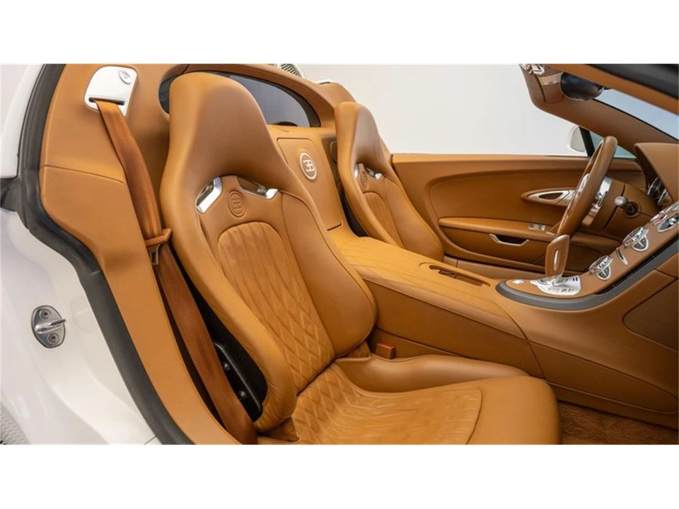 2011 Bugatti Veyron - Image 9 of 31