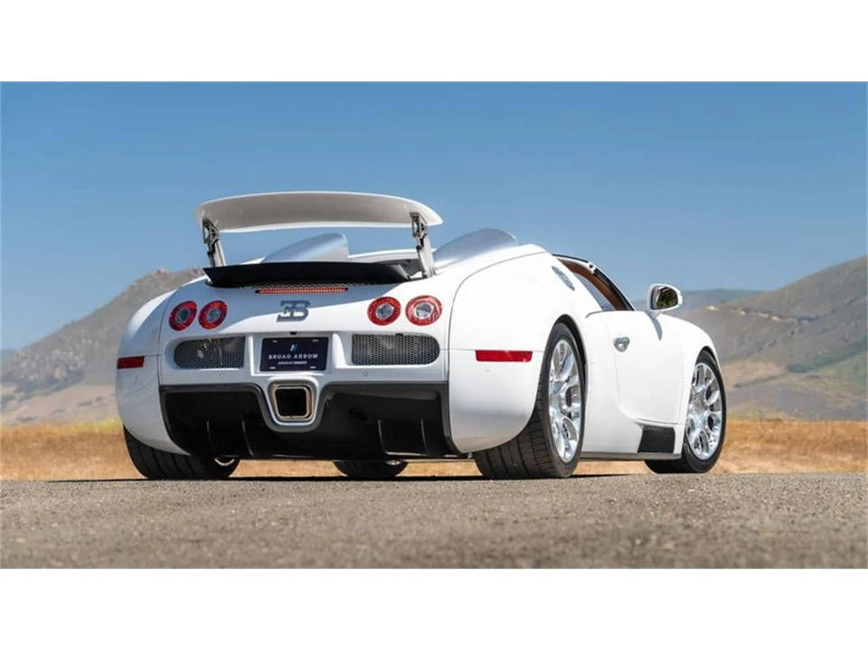 2011 Bugatti Veyron - Image 14 of 31