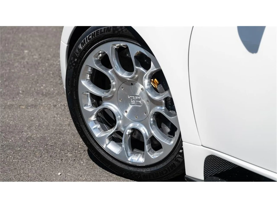 2011 Bugatti Veyron - Image 4 of 31