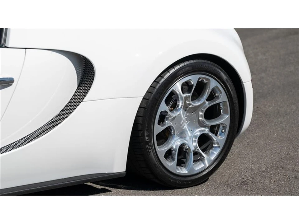 2011 Bugatti Veyron - Image 19 of 31
