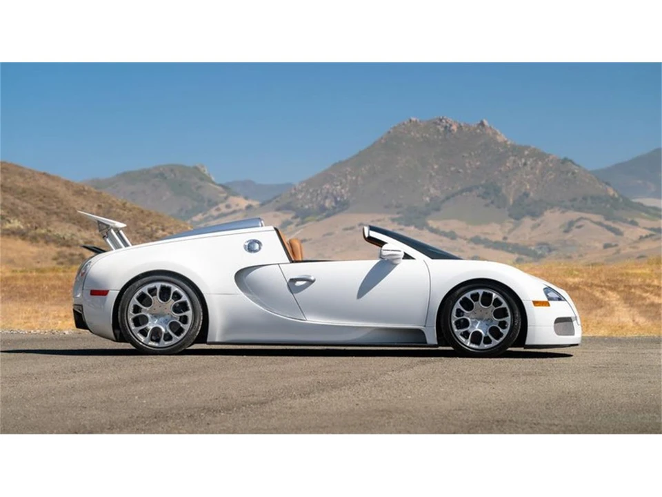 2011 Bugatti Veyron - Image 5 of 31