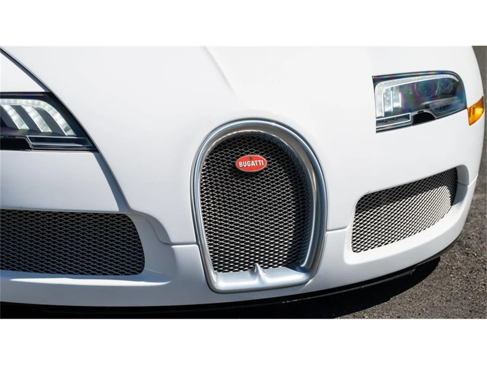 2011 Bugatti Veyron - Image 20 of 31