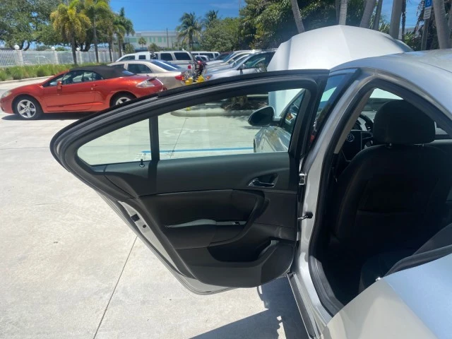 2011 Buick Regal - Image 14 of 21