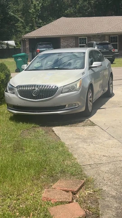 2011 Buick LaCrosse - Image 2 of 3