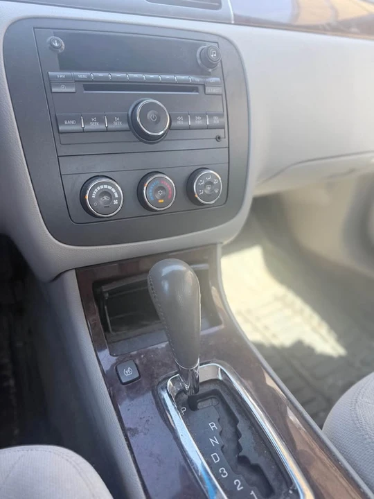 2011 Buick Lucerne - Image 16 of 17
