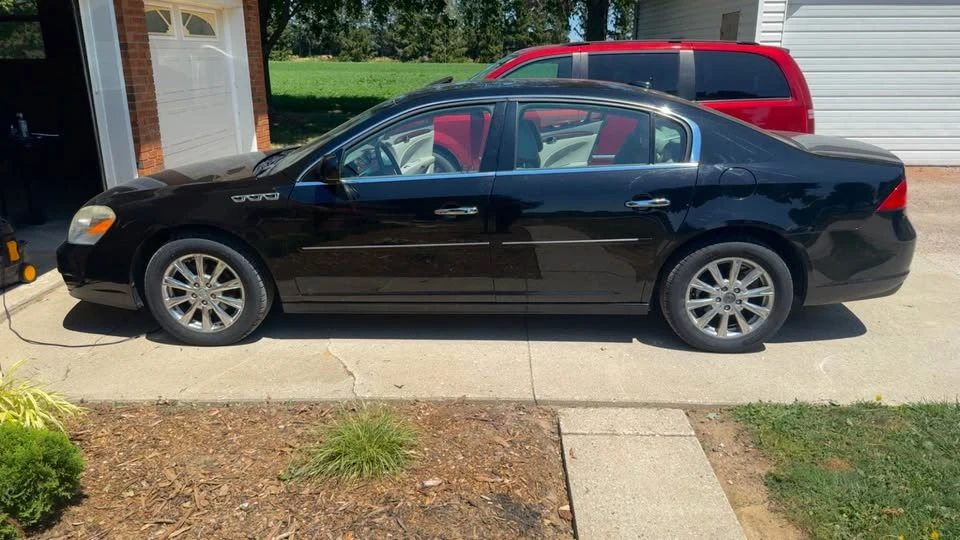2011 Buick Lucerne - Image 2 of 10