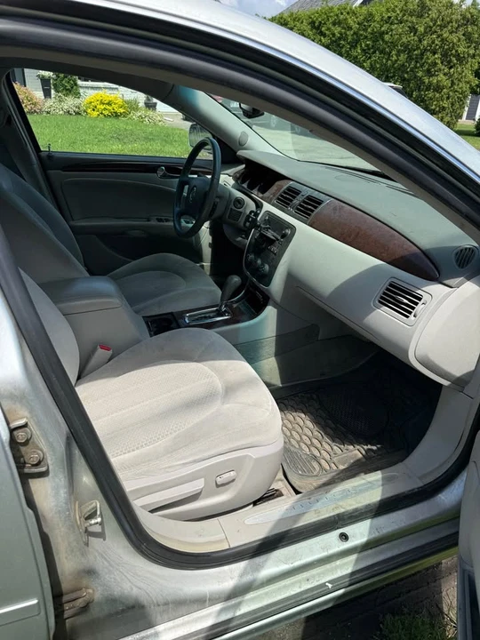 2011 Buick Lucerne - Image 7 of 10