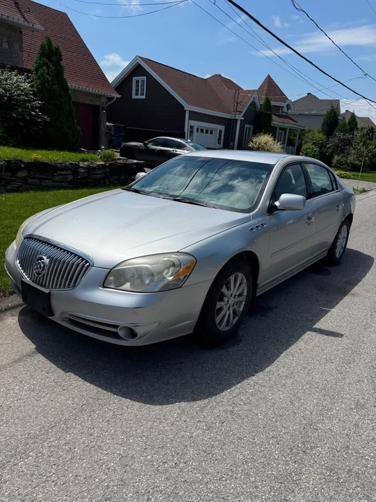 2011 Buick Lucerne - Image 2 of 10