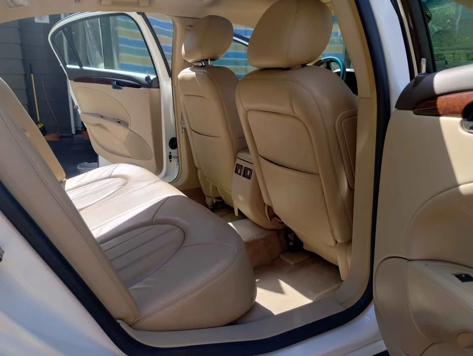 2011 Buick Lucerne - Image 6 of 10
